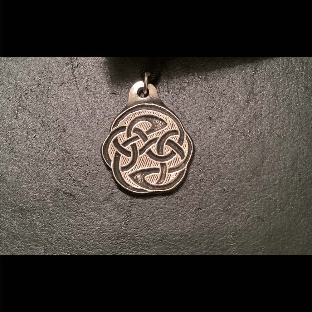 NEW vintage unisex Celtic knot necklace